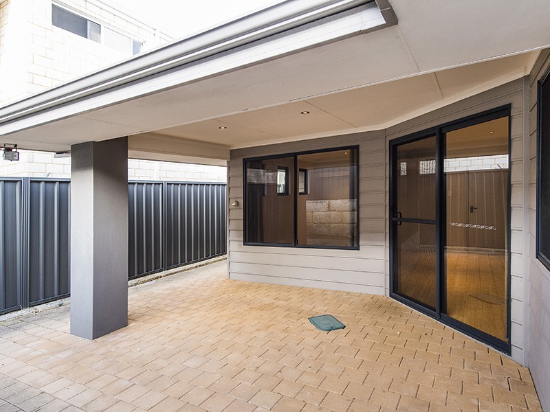 64 Janis Street, Halls Head WA 6210