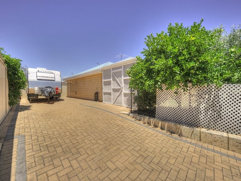 1 Brouwer Trail, Dudley Park WA 6210