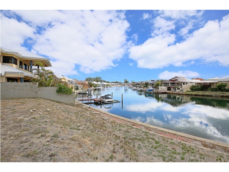20 Leisure Way, Halls Head WA 6210