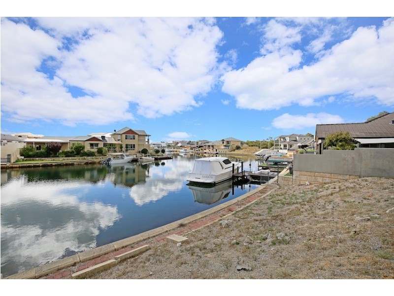 20 Leisure Way, Halls Head WA 6210