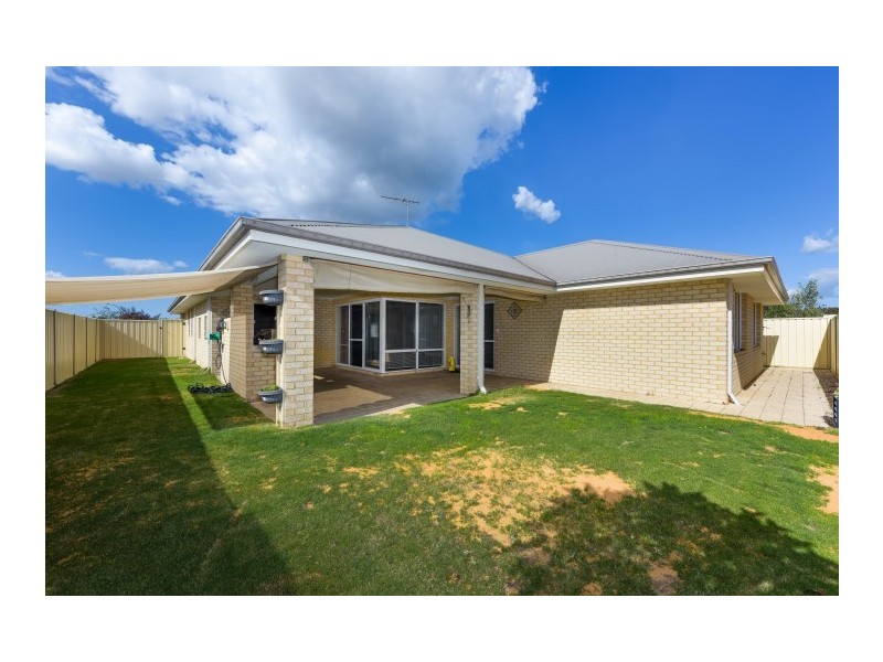 5 Mystery Way, Dudley Park WA 6210