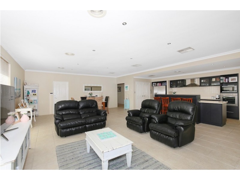 14 Cordia Way, Halls Head WA 6210