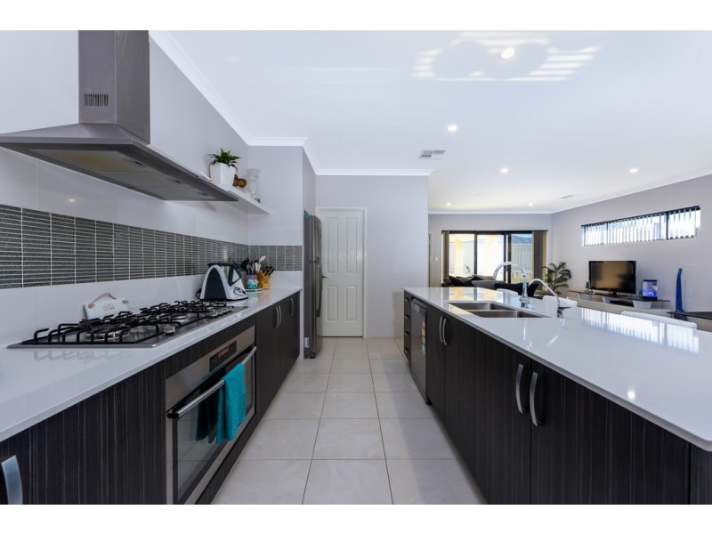 22 Ashwood Parkway, Lakelands WA 6180