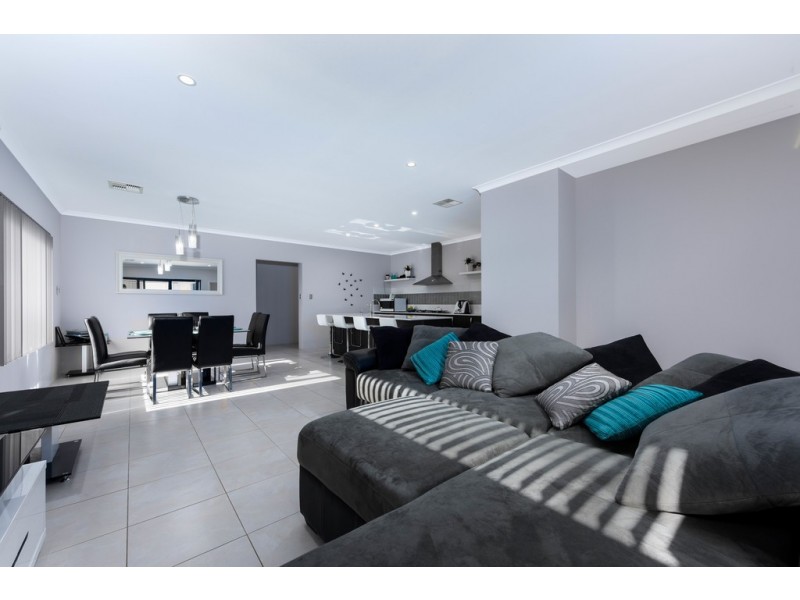 22 Ashwood Parkway, Lakelands WA 6180