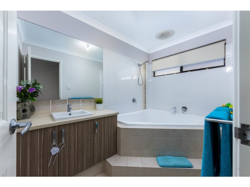 22 Ashwood Parkway, Lakelands WA 6180