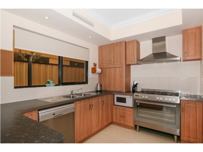 7/21 Pebble Beach Boulevard, Meadow Springs WA 6210