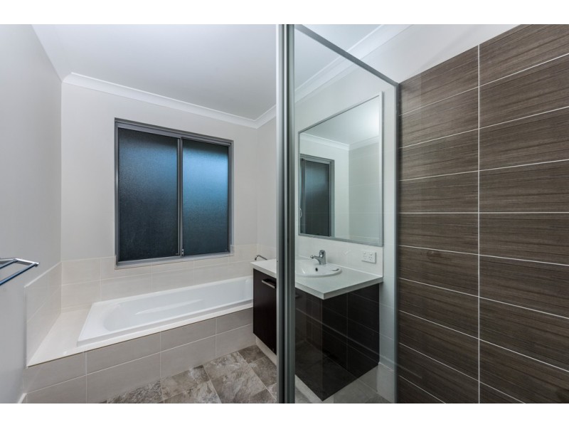 201 Lake Valley Road, Lakelands WA 6180