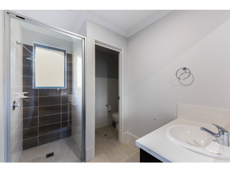 201 Lake Valley Road, Lakelands WA 6180