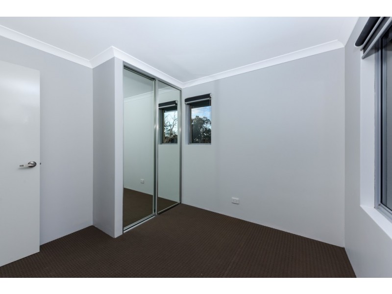 201 Lake Valley Road, Lakelands WA 6180