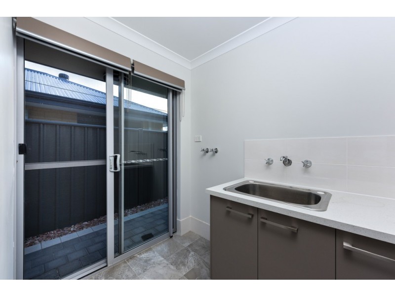 201 Lake Valley Road, Lakelands WA 6180