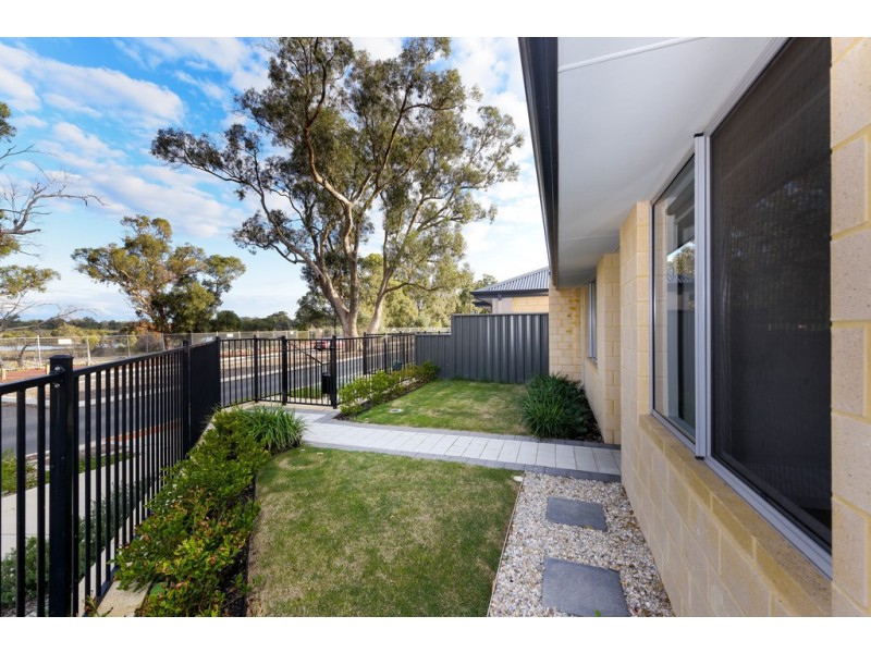 201 Lake Valley Road, Lakelands WA 6180