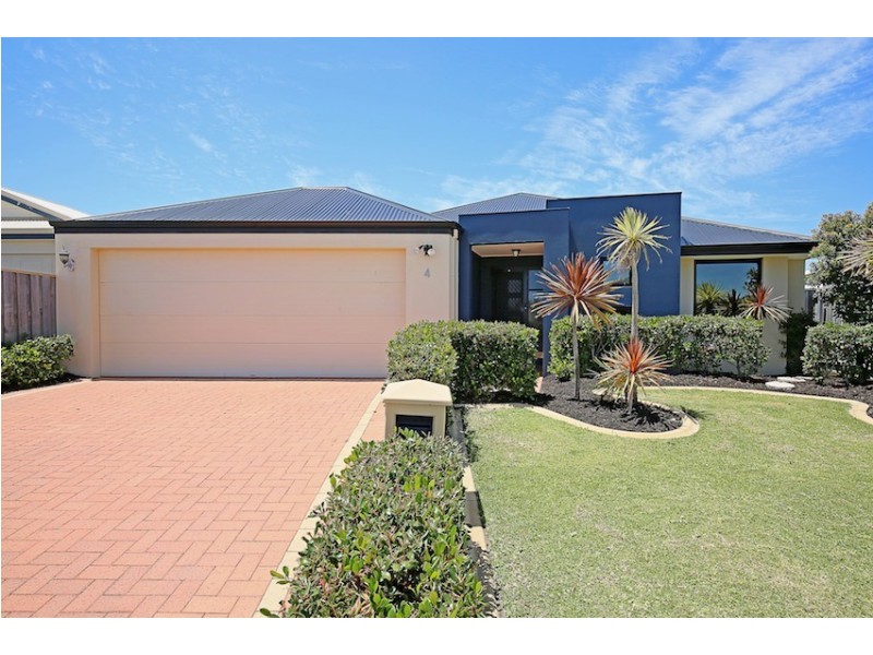 4 Beaufortia Turn, Halls Head WA 6210
