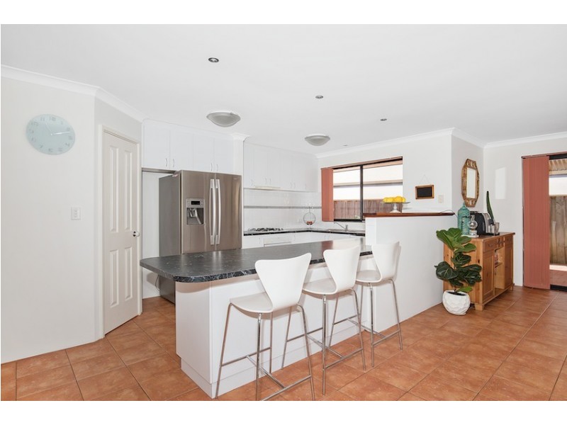 4 Beaufortia Turn, Halls Head WA 6210