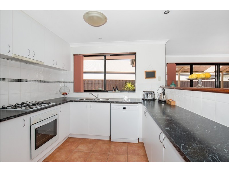 4 Beaufortia Turn, Halls Head WA 6210