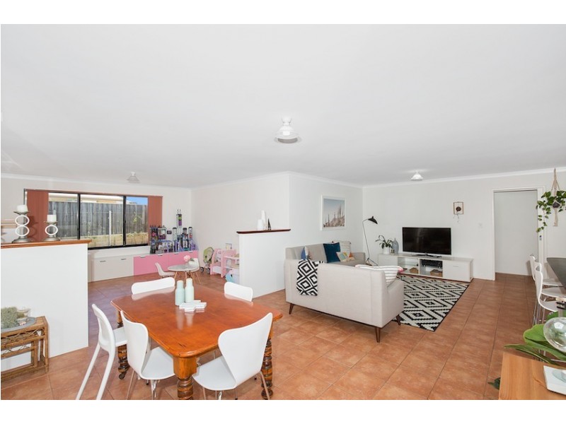 4 Beaufortia Turn, Halls Head WA 6210