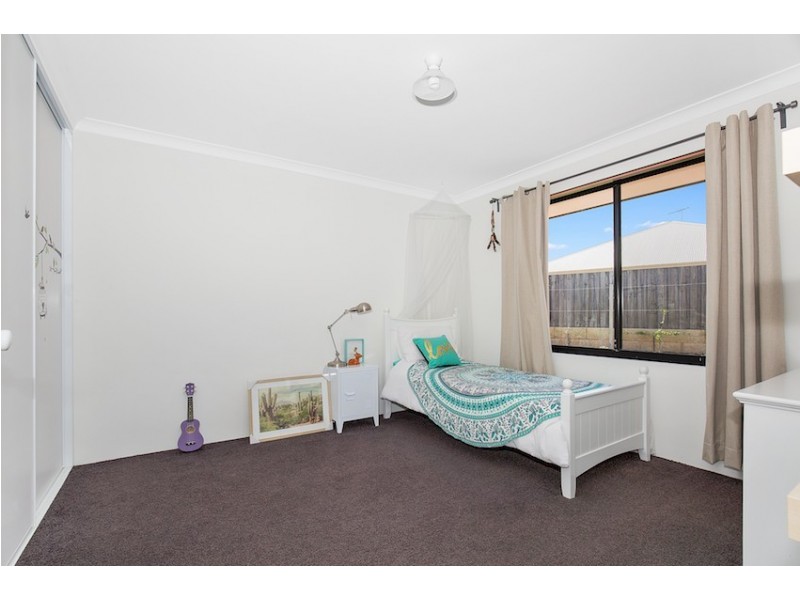 4 Beaufortia Turn, Halls Head WA 6210