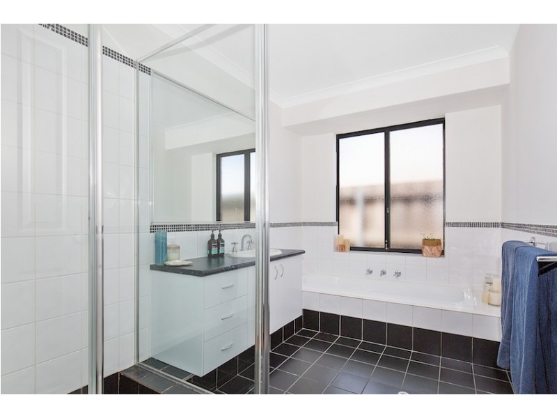 4 Beaufortia Turn, Halls Head WA 6210