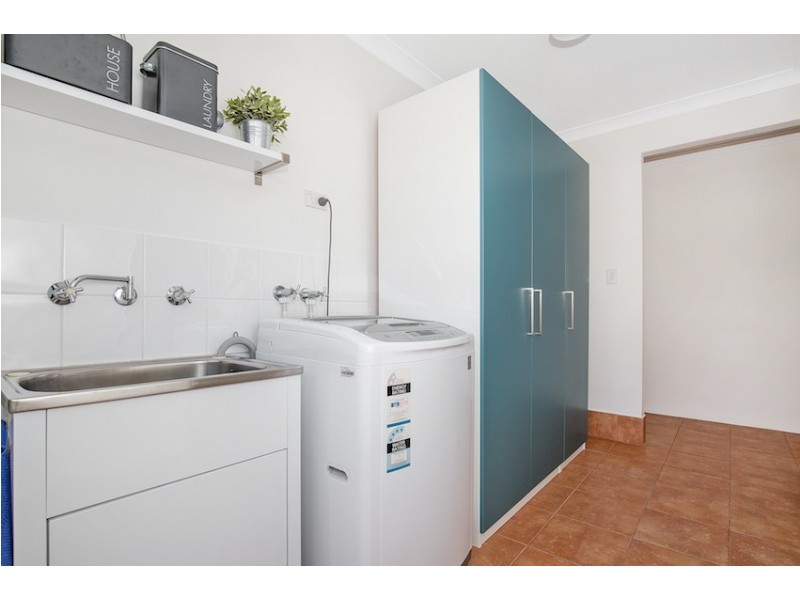 4 Beaufortia Turn, Halls Head WA 6210