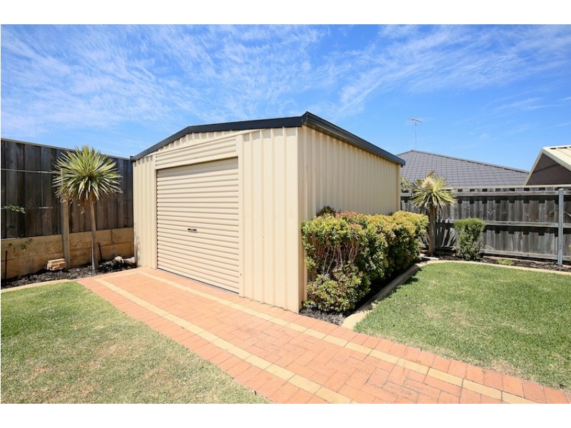 4 Beaufortia Turn, Halls Head WA 6210