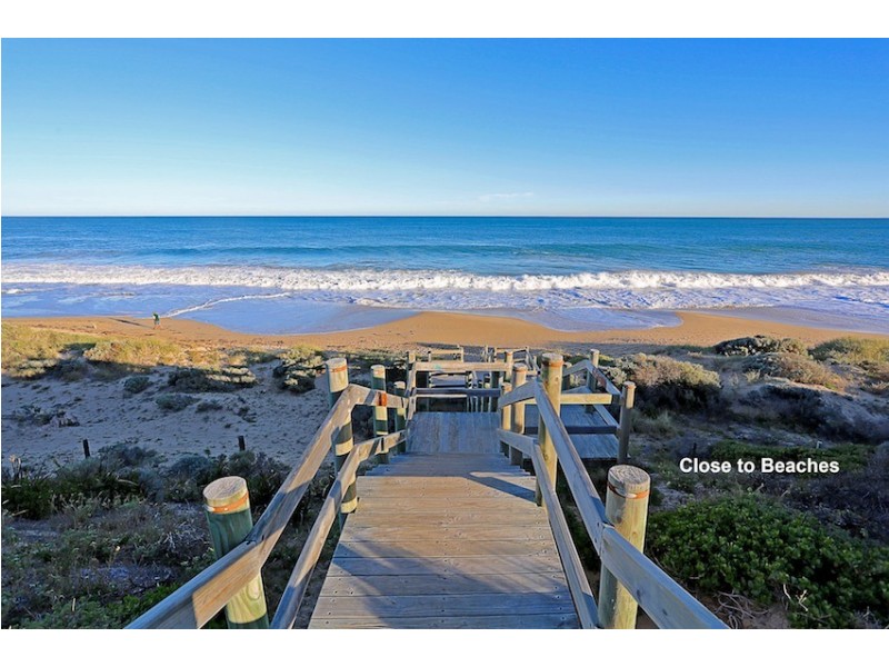 4 Beaufortia Turn, Halls Head WA 6210