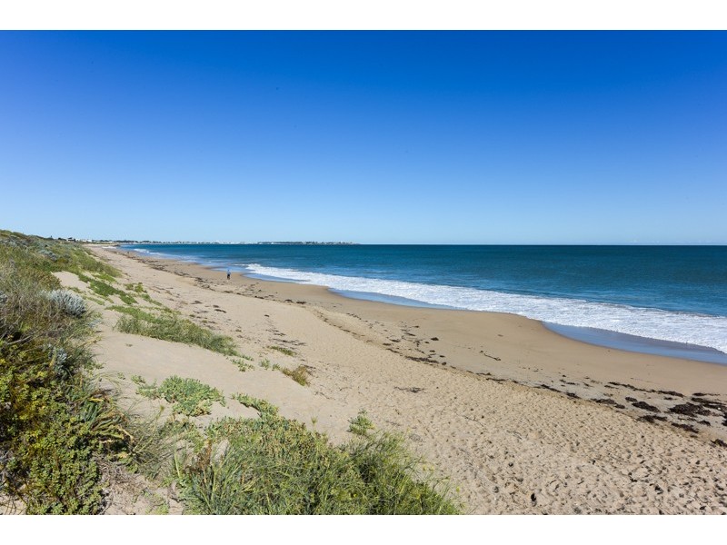 44 Eleanore Drive, Madora Bay WA 6210