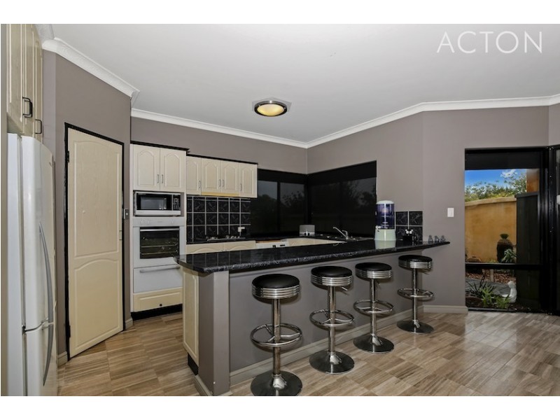 25 Calypso Road, Halls Head WA 6210