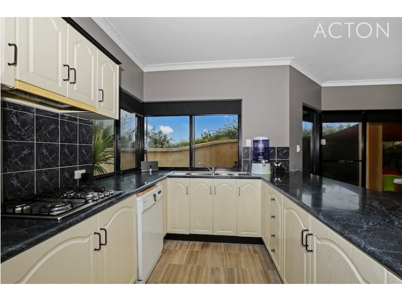 25 Calypso Road, Halls Head WA 6210