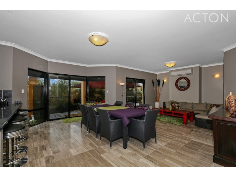 25 Calypso Road, Halls Head WA 6210