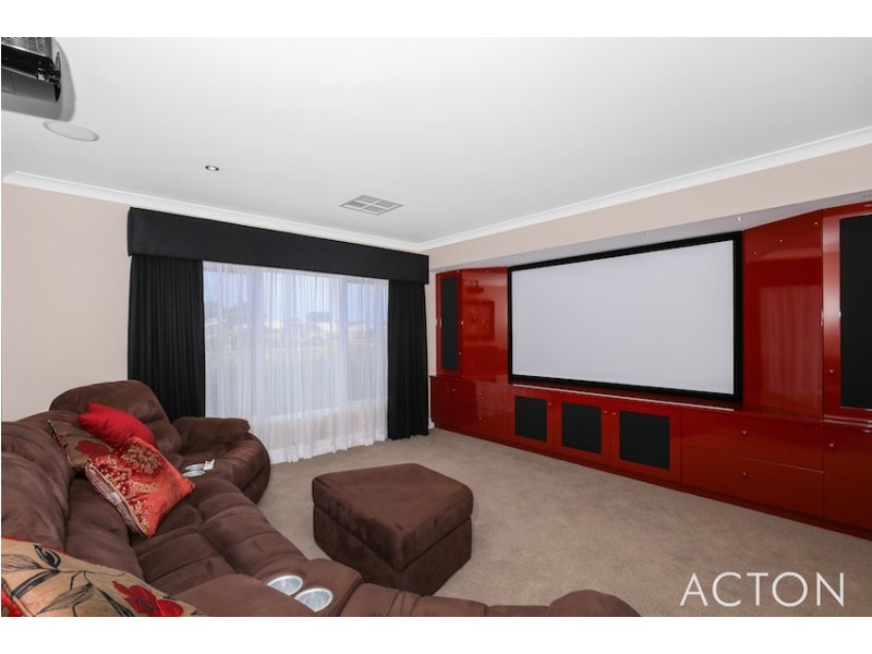 4 Torwood Edge, Halls Head WA 6210