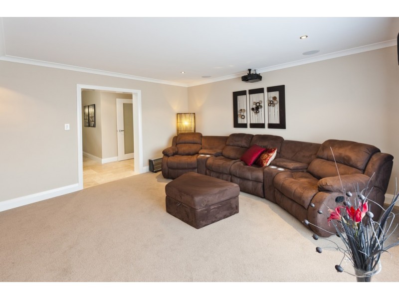 4 Torwood Edge, Halls Head WA 6210