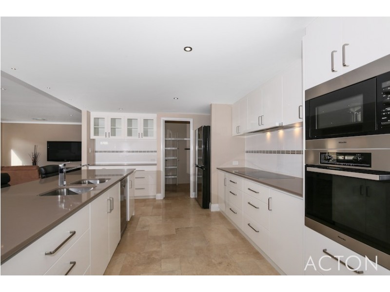 4 Torwood Edge, Halls Head WA 6210
