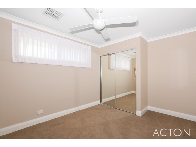 4 Torwood Edge, Halls Head WA 6210