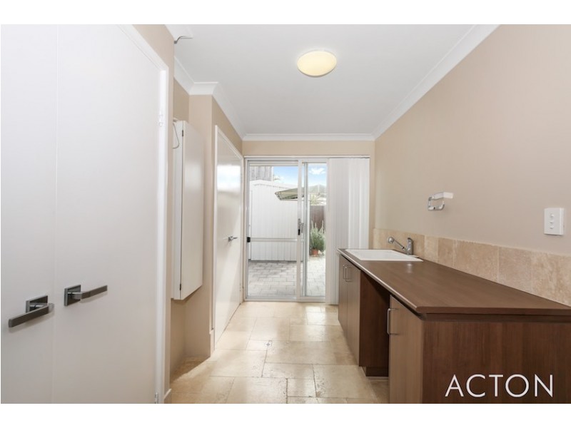 4 Torwood Edge, Halls Head WA 6210