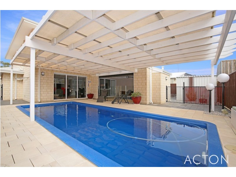 4 Torwood Edge, Halls Head WA 6210