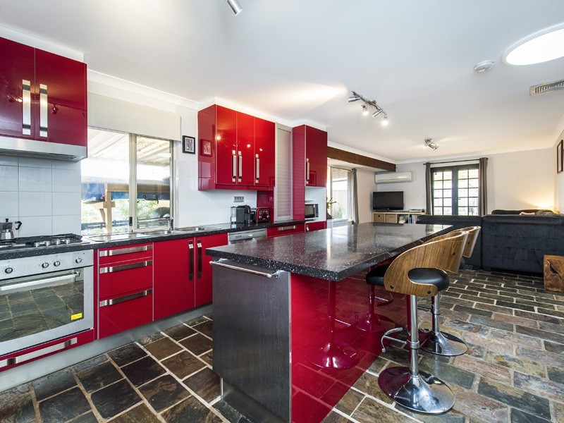 9 Socha Court, Greenfields WA 6210