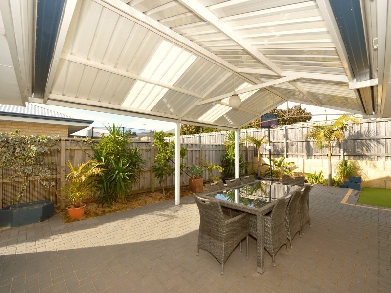 271 Peelwood Parade, Halls Head WA 6210