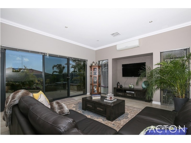 14 The Ridge, Halls Head WA 6210