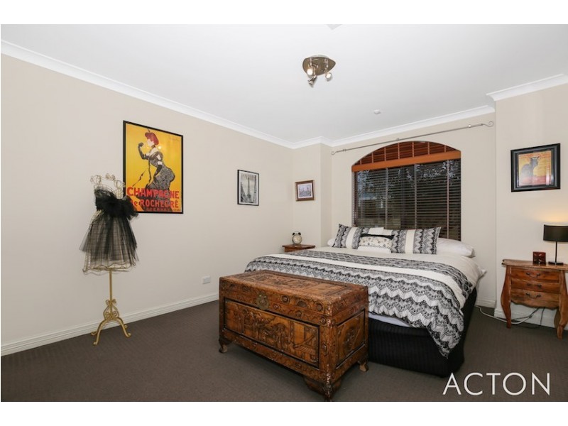 14 The Ridge, Halls Head WA 6210