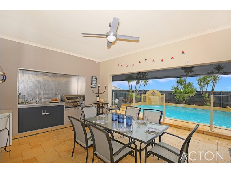 14 The Ridge, Halls Head WA 6210