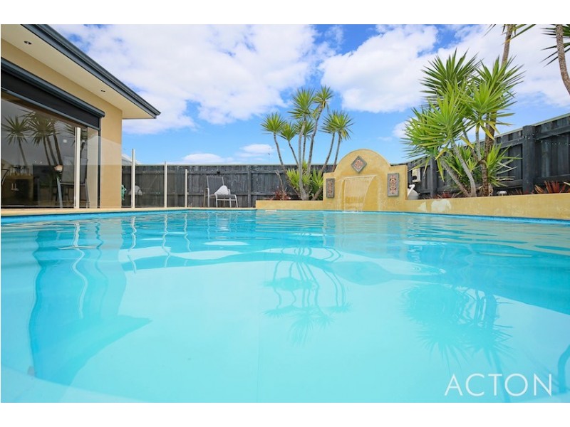 14 The Ridge, Halls Head WA 6210