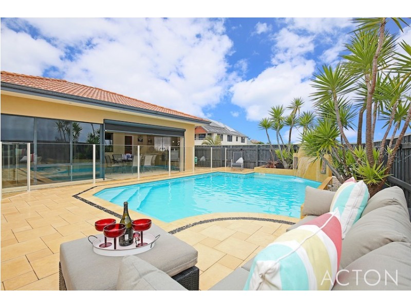 14 The Ridge, Halls Head WA 6210