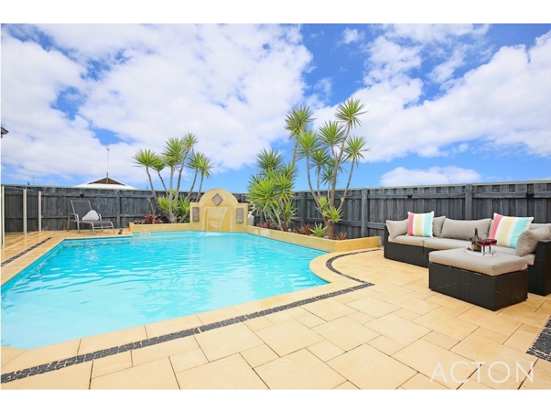 14 The Ridge, Halls Head WA 6210