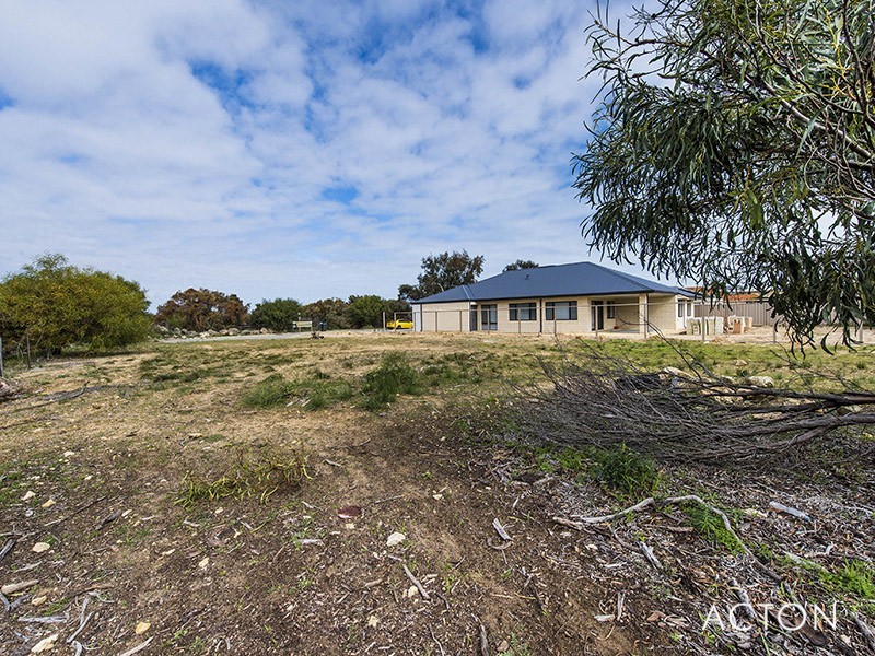 8 Charles Place, Wannanup WA 6210