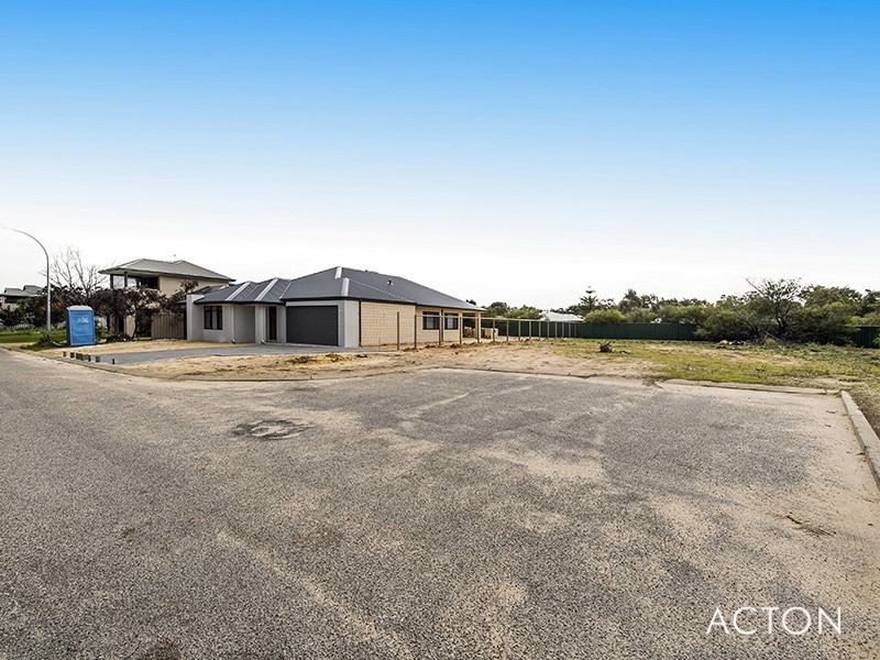 8 Charles Place, Wannanup WA 6210