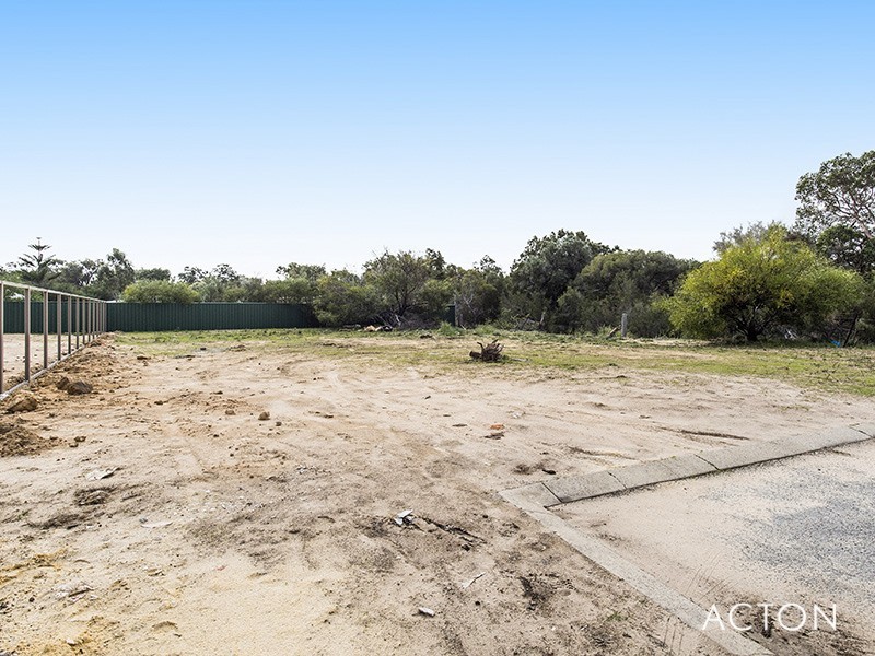 8 Charles Place, Wannanup WA 6210