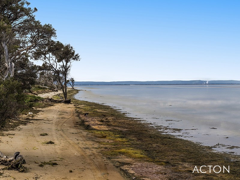 8 Charles Place, Wannanup WA 6210