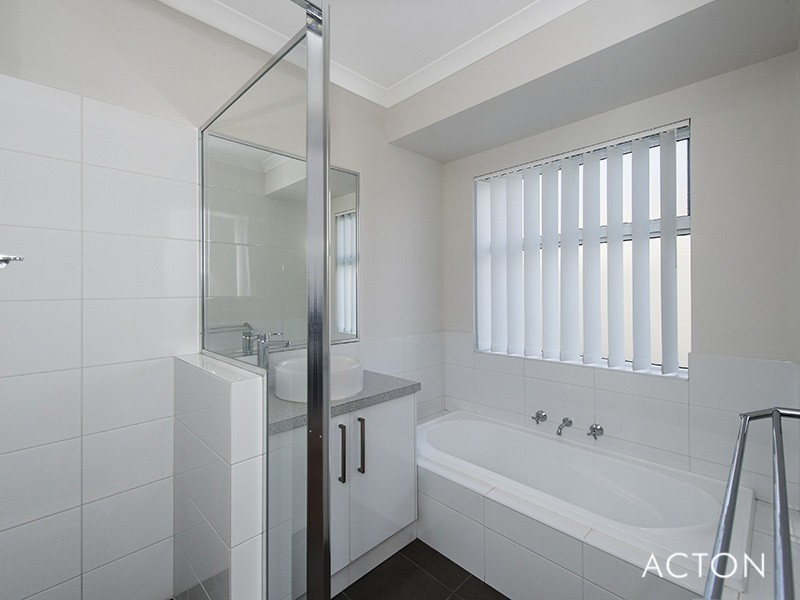 30 Vaucluse Way, Coodanup WA 6210