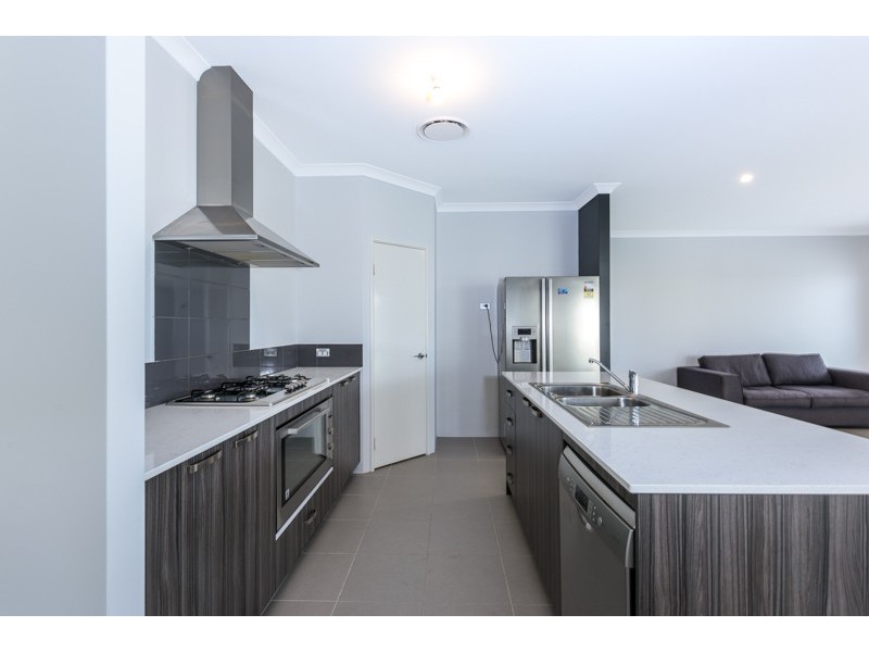 16 St Cloud Link, Meadow Springs WA 6210