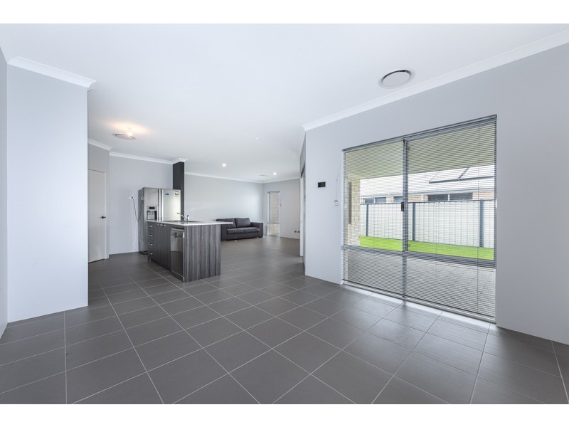 16 St Cloud Link, Meadow Springs WA 6210