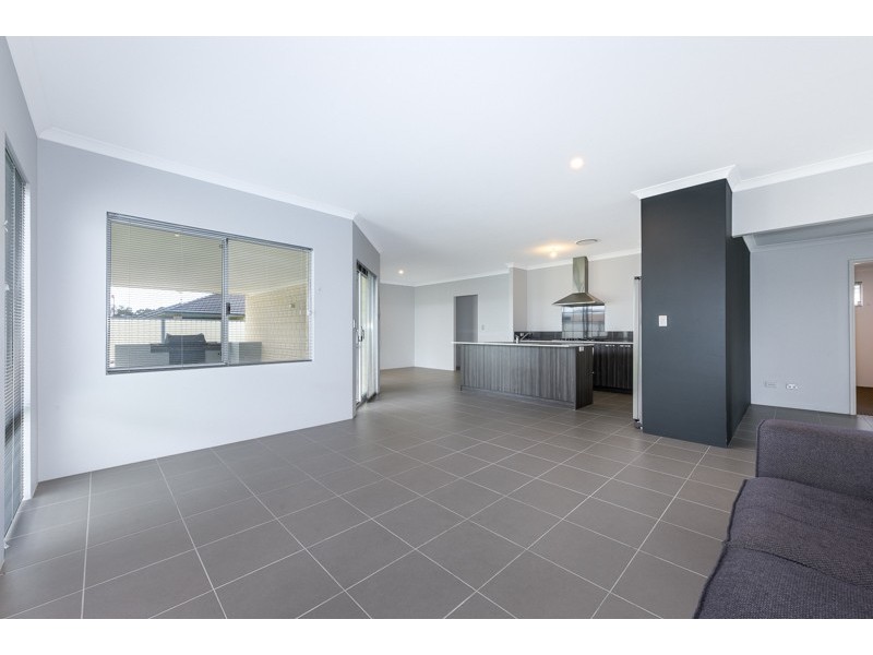 16 St Cloud Link, Meadow Springs WA 6210